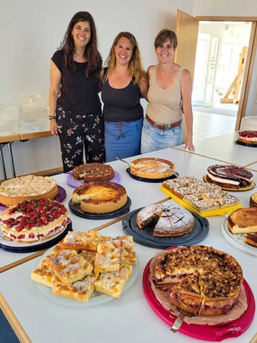 Köstlicher Kuchen und leckere Torten auf der Kayher Hocketse 2023 im Pfarrgarten