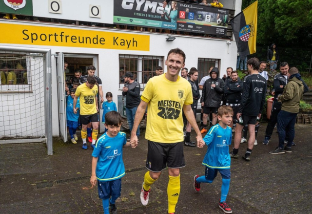 Einlaufen vor dem Derby gegen den FV Mönchberg