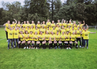 Meisterbild des Teams in Meistershirts